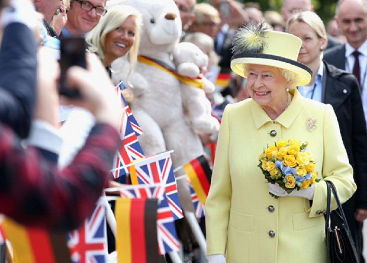 Queen Elizabeth gets salary hike of $72000 a week